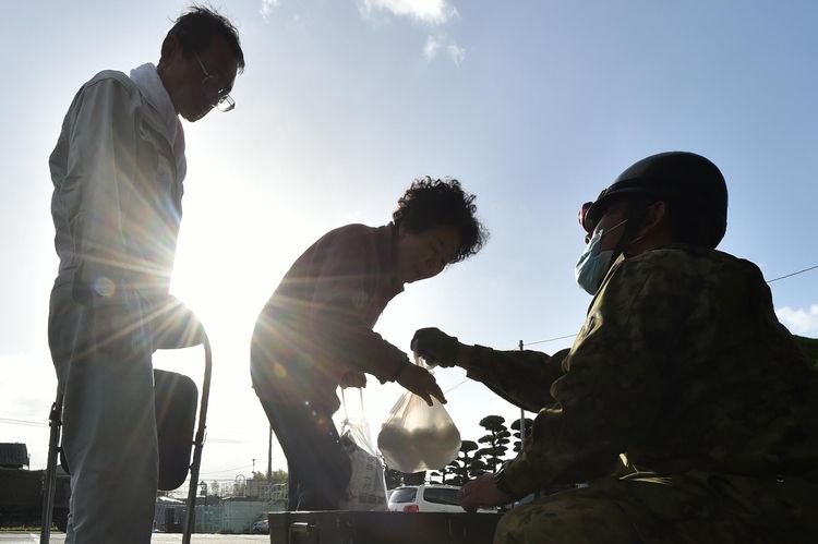 japon-a-kumamoto-pas-assez-de-bras-pour-organiser-laide-liberation-httpst-coaxkuhylnkd-httpst-cons0deaof1y